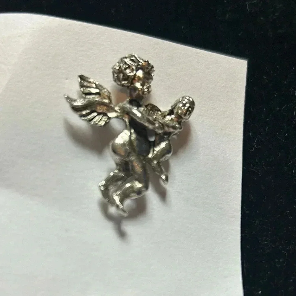 Angelic‎ brooches set